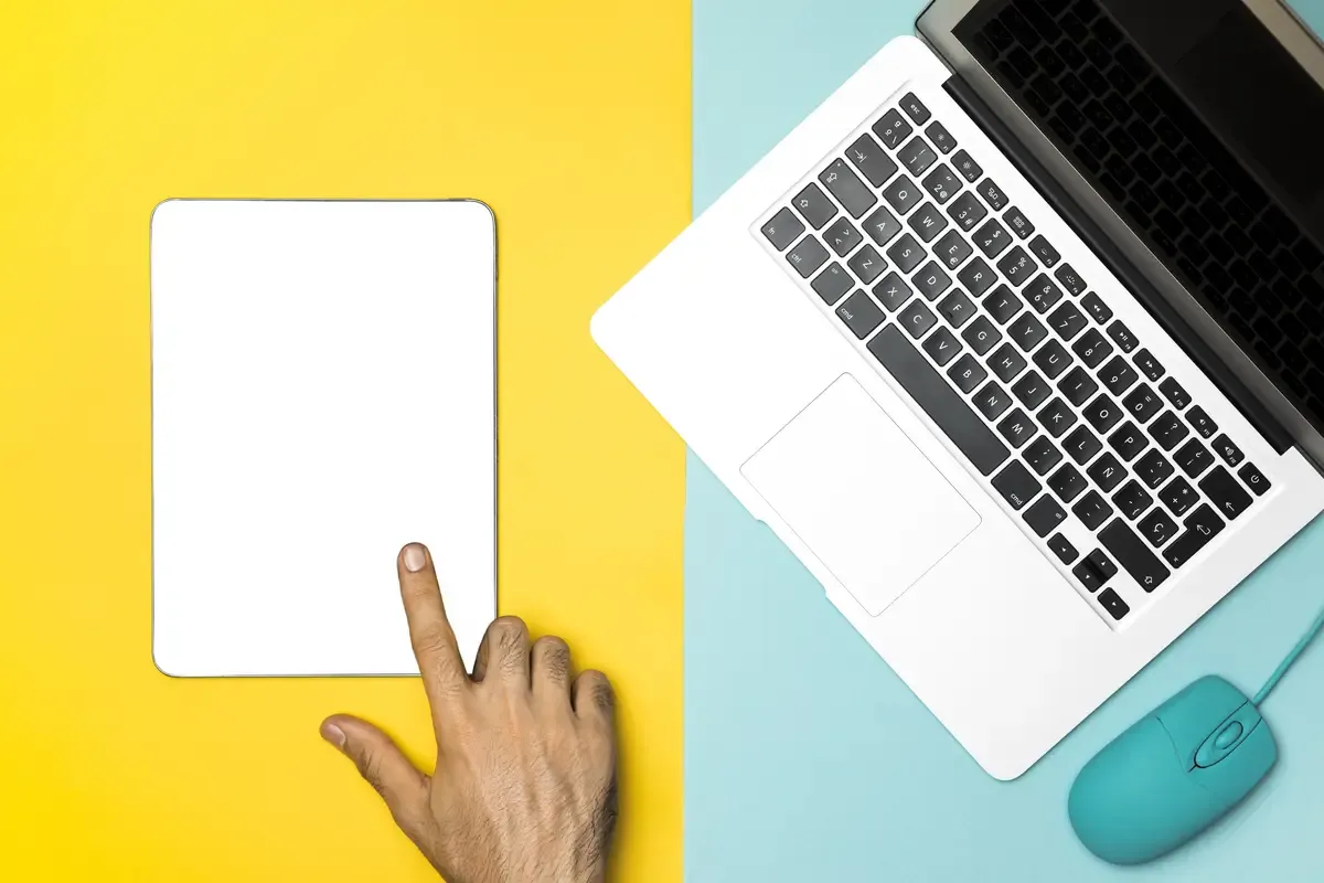 Top view mockup tablet with laptop
