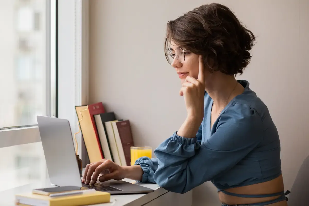 Beautiful young woman working on laptop